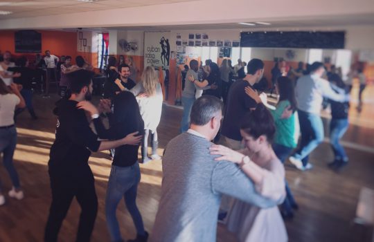 Salsa Einsteiger-Crashkurs | 08.04. und 22.04.23 | 13:00 – 16:30 Uhr
