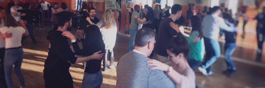 Salsa Einsteiger-Crashkurs | 08.04. und 22.04.23 | 13:00 – 16:30 Uhr